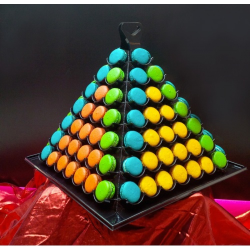 Pyramide de 112 macarons